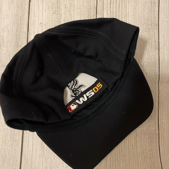 NWOT Chicago White Sox 2005 World Series Division Championship hat.​​ - Picture 3 of 3